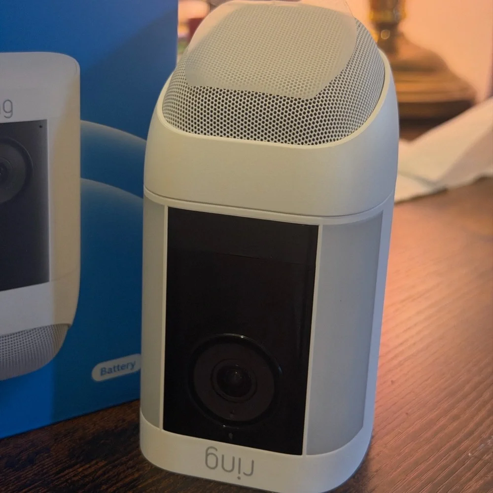 Ring Spotlight Cam Pro, Battery with extra Quick Release Battery